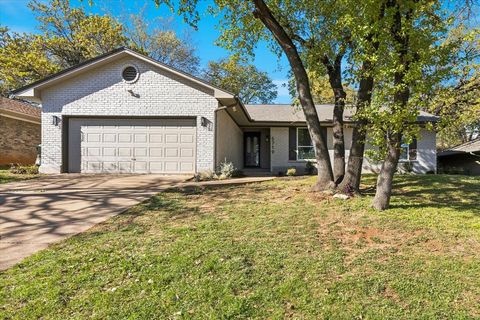 5719 Valley Ridge Court Arlington TX 76017