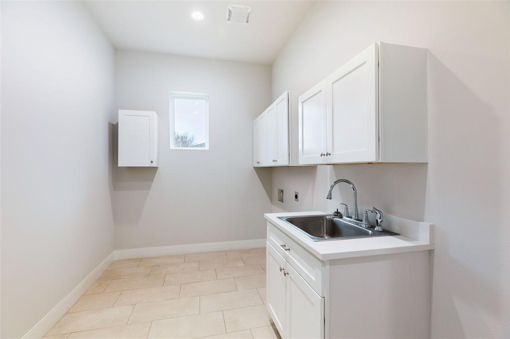 Royal Crest - Residential