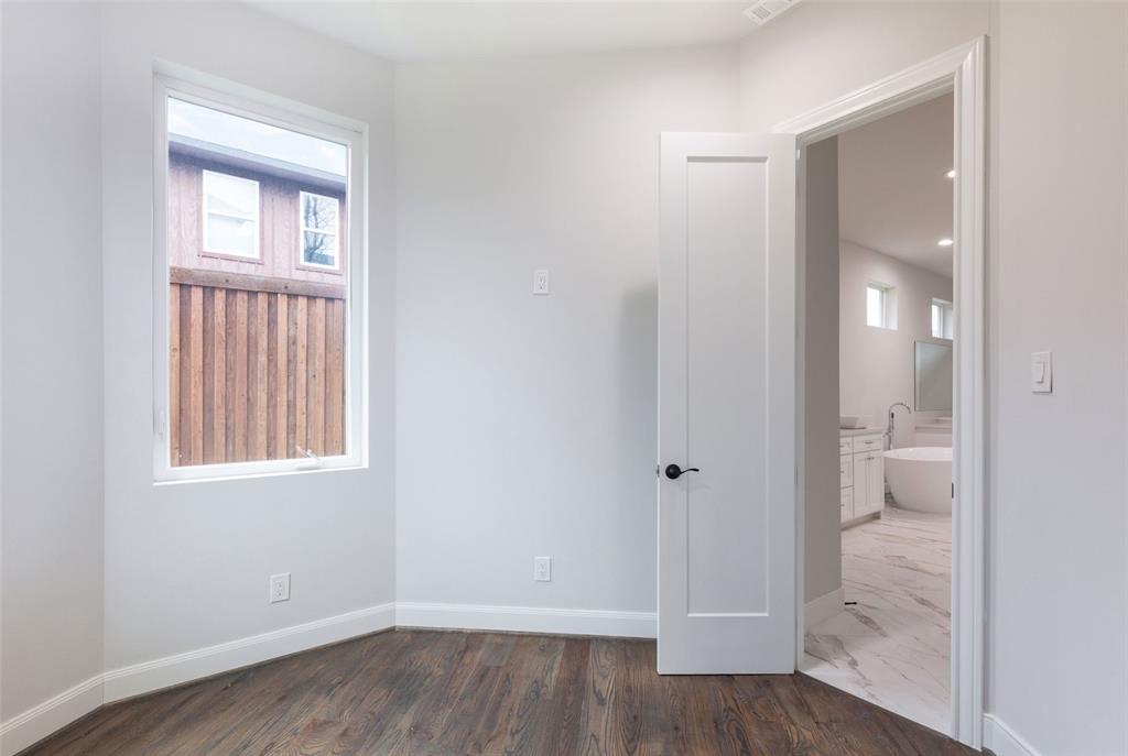 Royal Crest - Residential