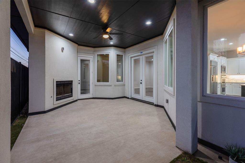 Royal Crest - Residential