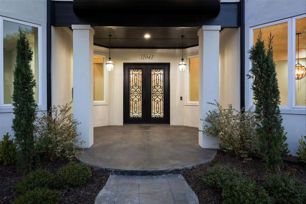 Royal Crest - Residential