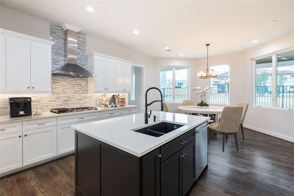 Royal Crest - Residential