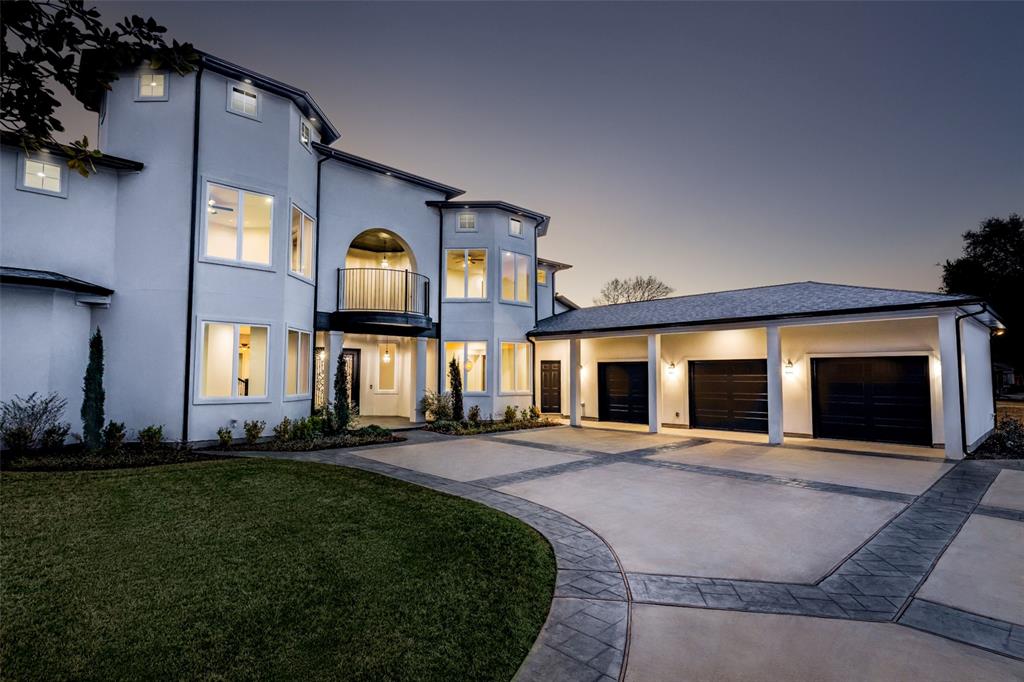 Royal Crest - Residential