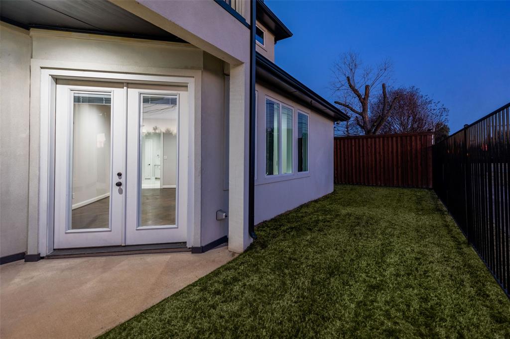 Royal Crest - Residential