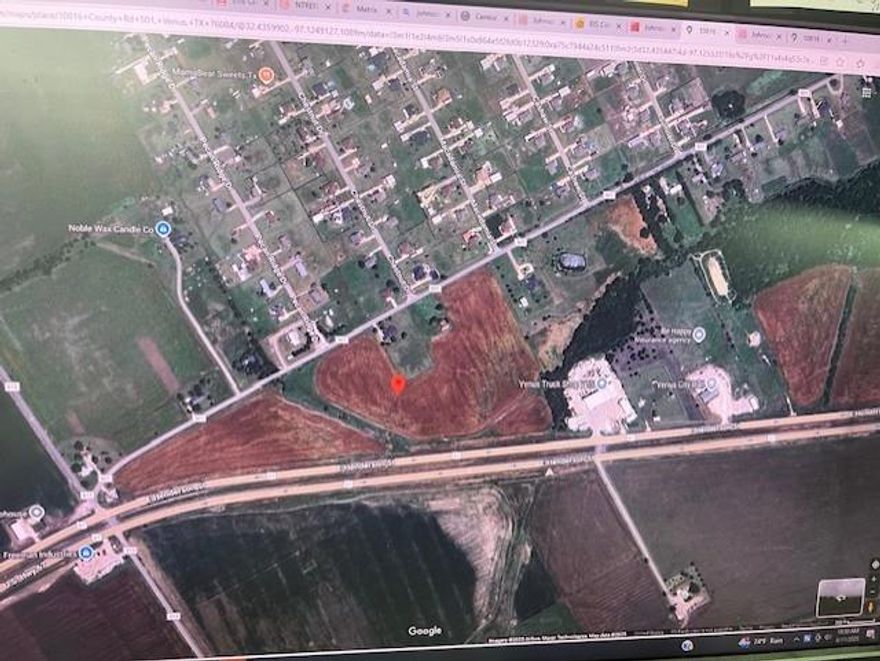 Excellent location in Venus with almost half a mile (2284') frontage on HWY 67. Approximately 1.3 miles from Venus downtown and 7.3 miles from Midlothian downtown.