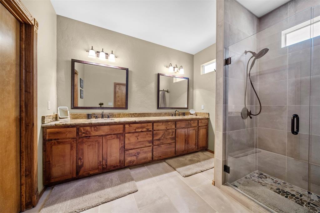 Twin Cove Estate - Residential