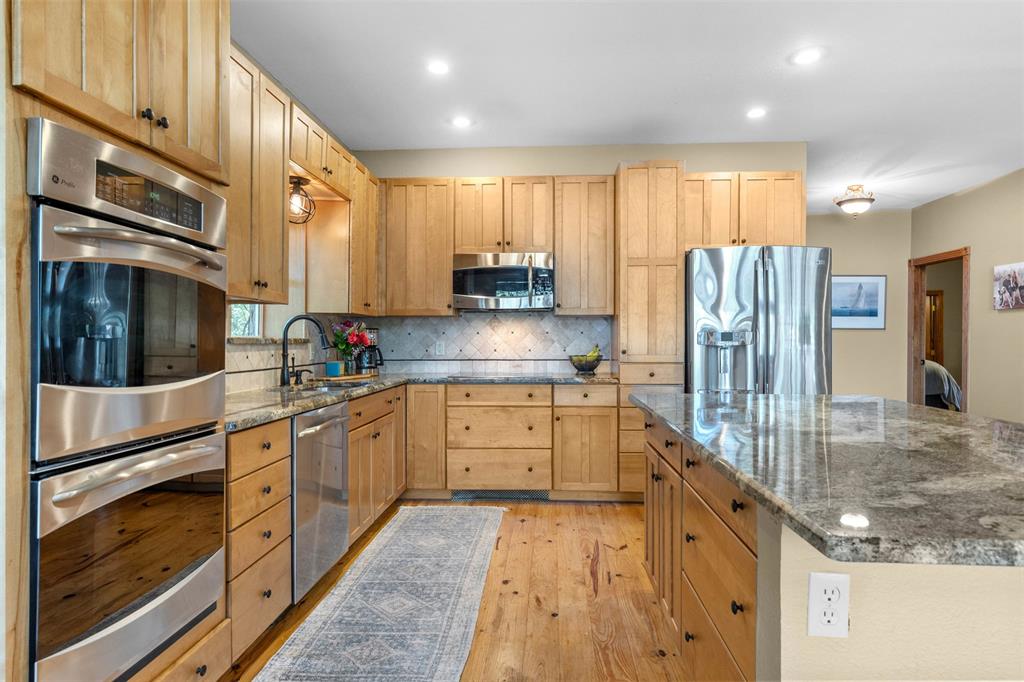 Twin Cove Estate - Residential