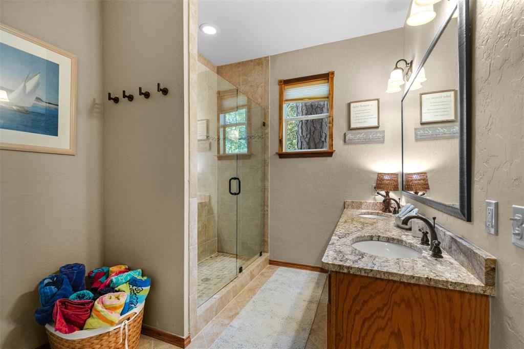 Twin Cove Estate - Residential