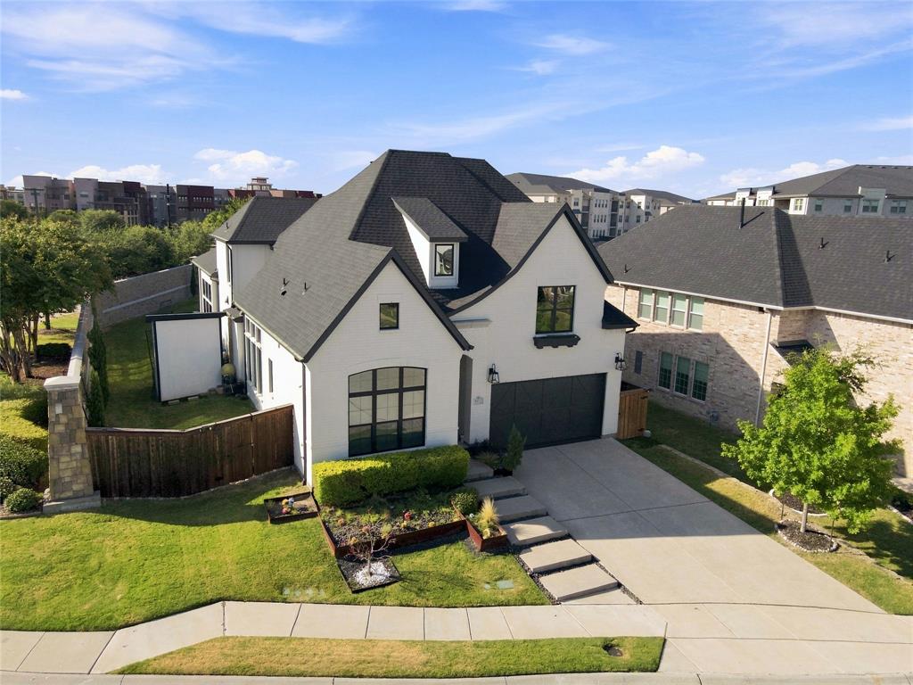 903 Leola Lane