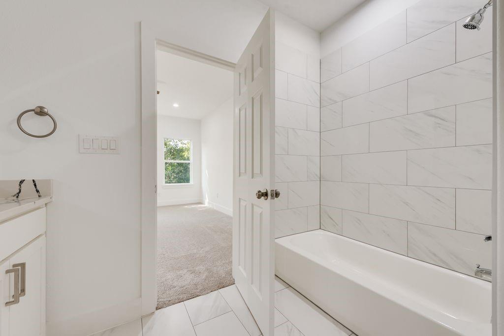 Lincoln Manor - Residential