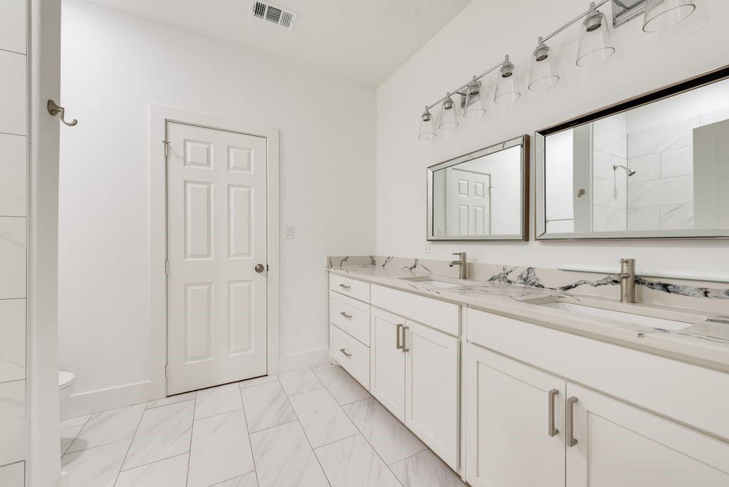 Lincoln Manor - Residential