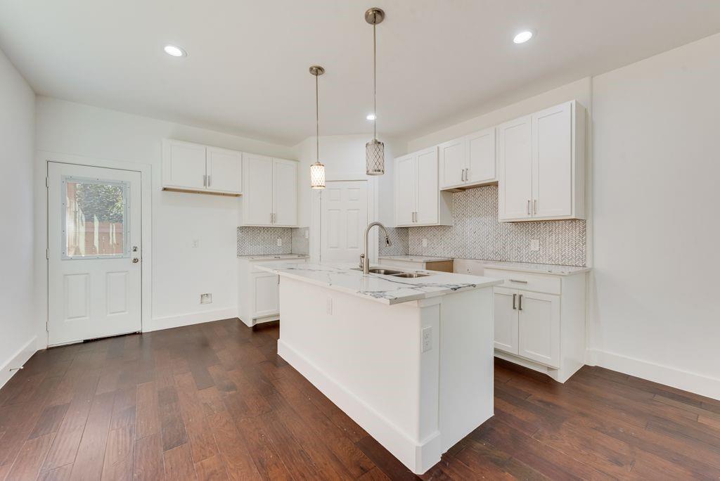 Lincoln Manor - Residential