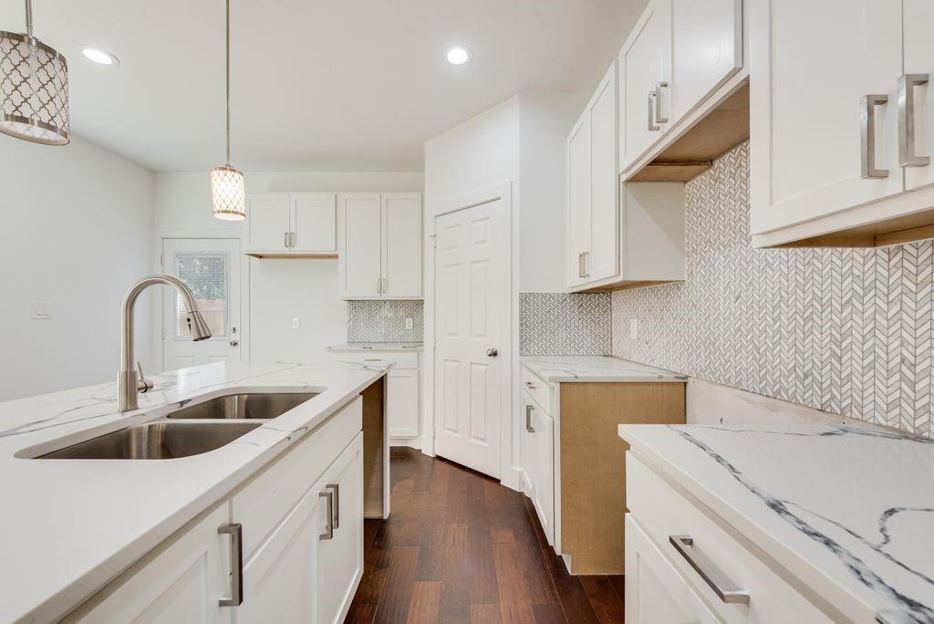 Lincoln Manor - Residential