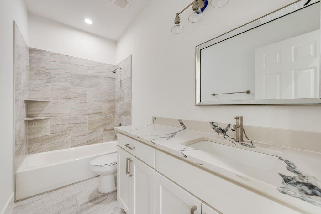 Lincoln Manor - Residential