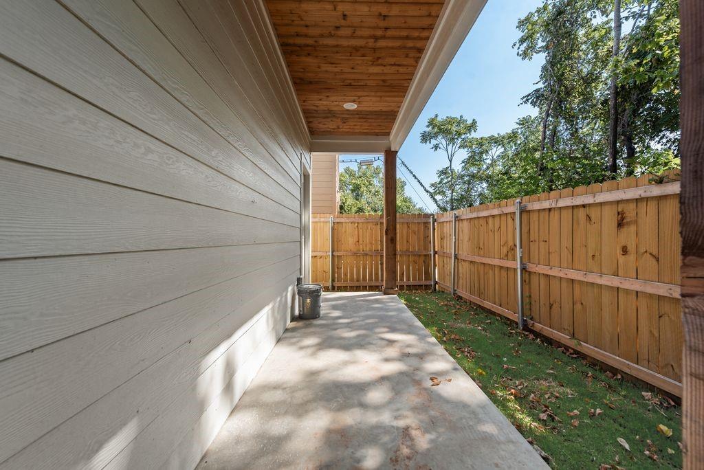 Lincoln Manor - Residential