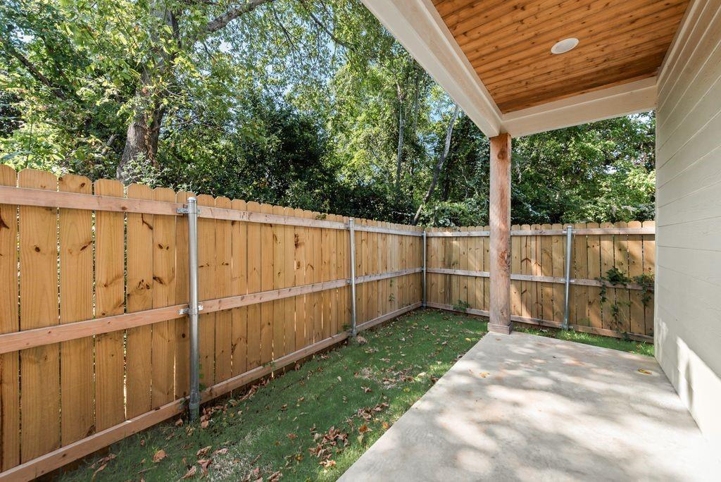 Lincoln Manor - Residential