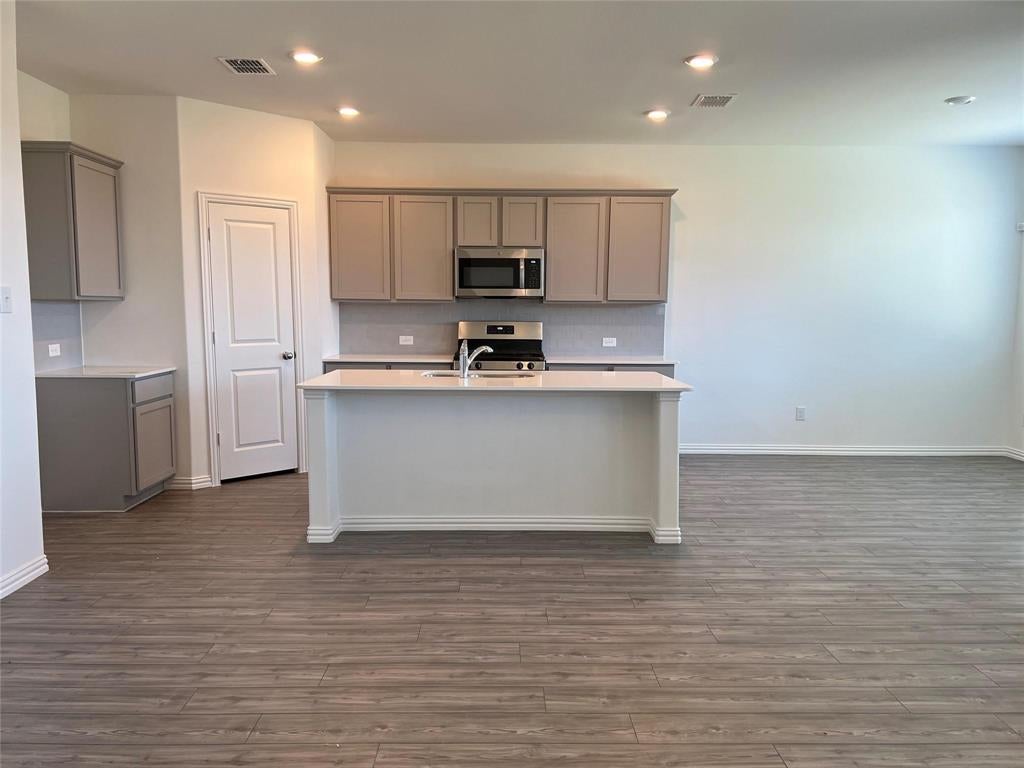 7213 Crepe Myrtle Avenue