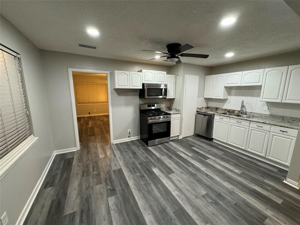 Photo of 907 WALTERS Lane, Arlington, TX 76012 (MLS # 21157791)