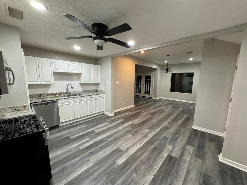 Photo of 907 WALTERS Lane, Arlington, TX 76012 (MLS # 21157791)