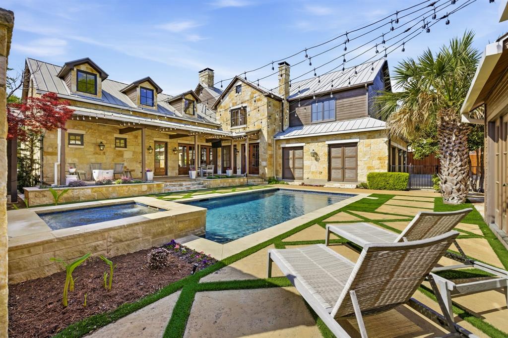 Royal Crest - Residential