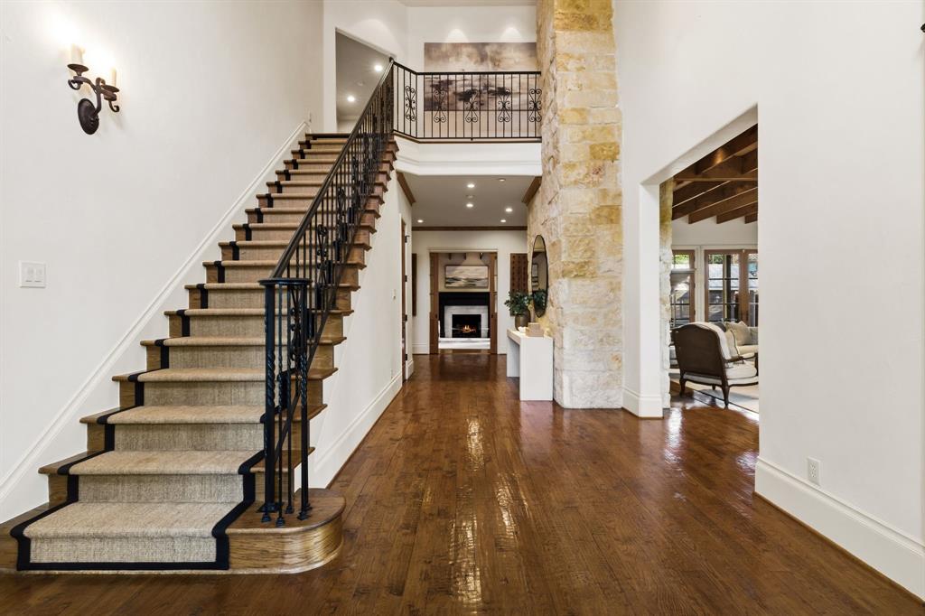 Royal Crest - Residential