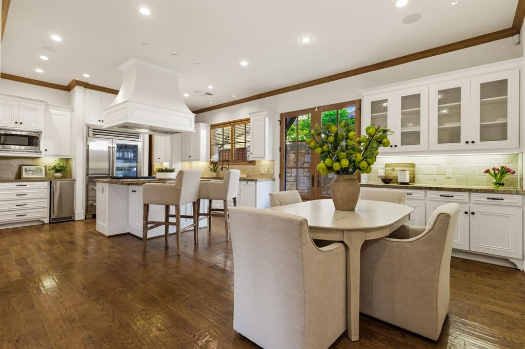 Royal Crest - Residential