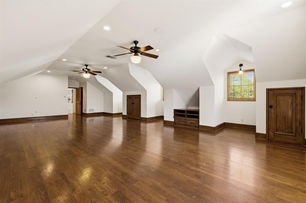 Royal Crest - Residential