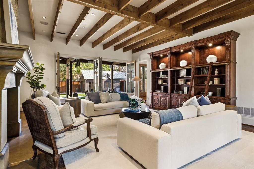 Royal Crest - Residential