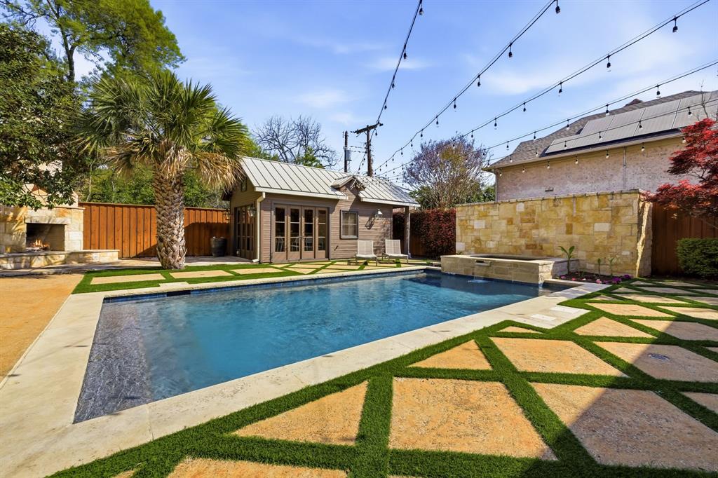 Royal Crest - Residential