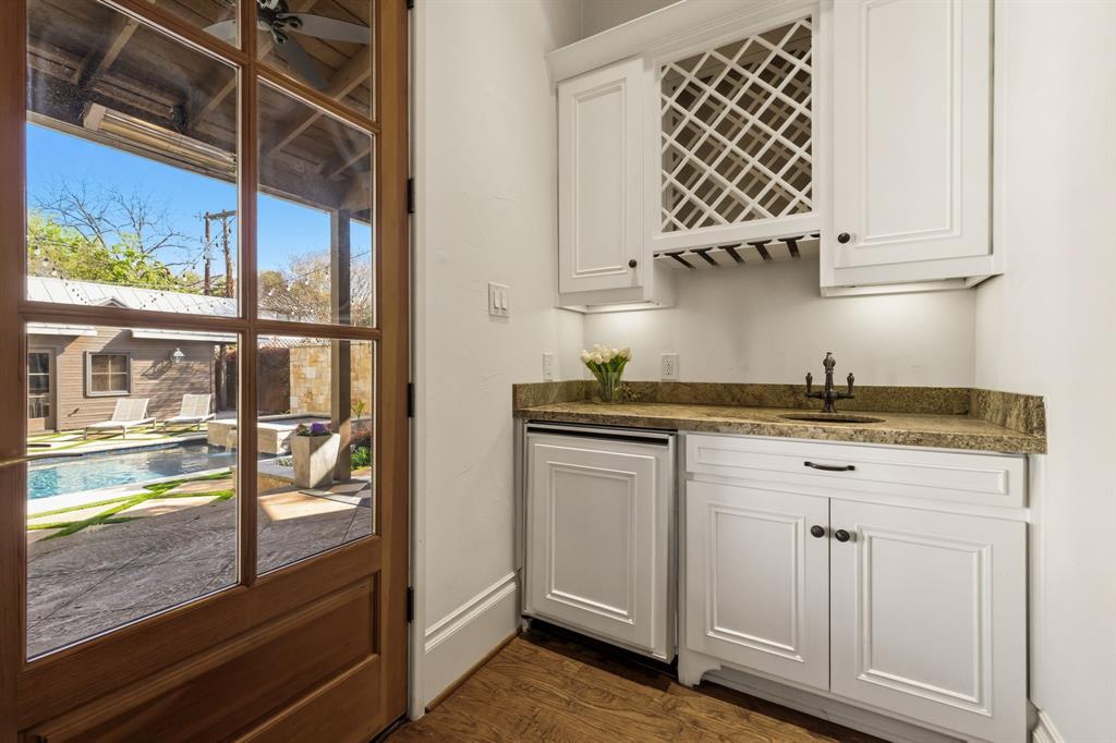 Royal Crest - Residential