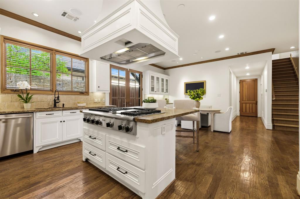 Royal Crest - Residential