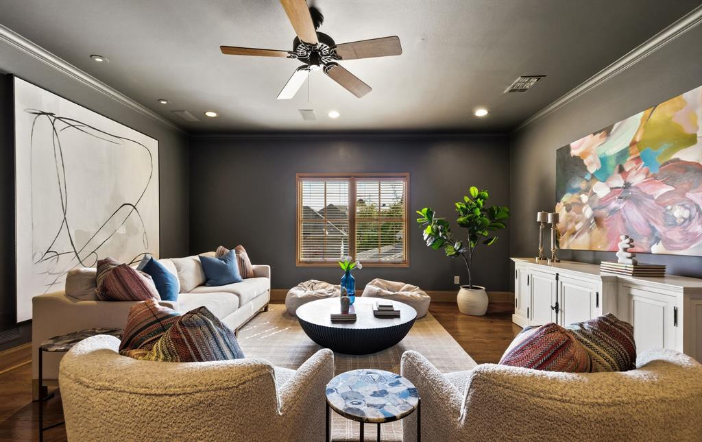 Royal Crest - Residential