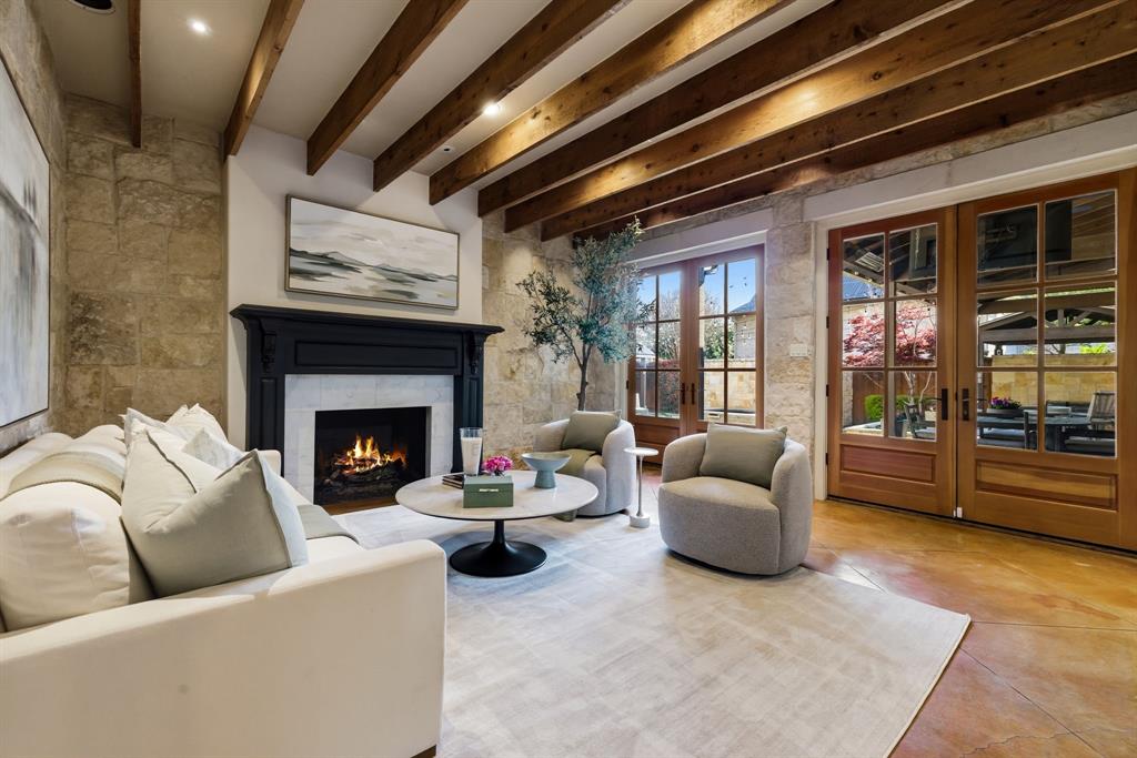 Royal Crest - Residential