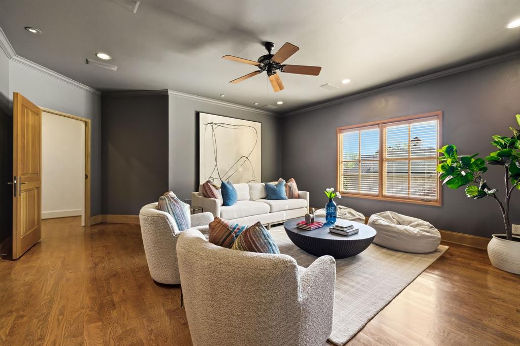 Royal Crest - Residential