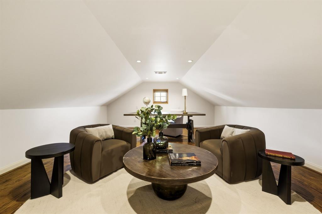 Royal Crest - Residential