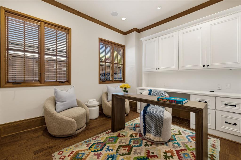 Royal Crest - Residential