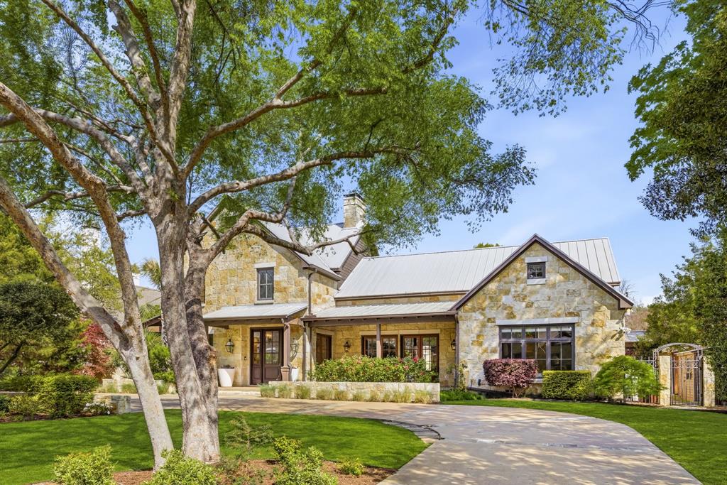 Royal Crest - Residential