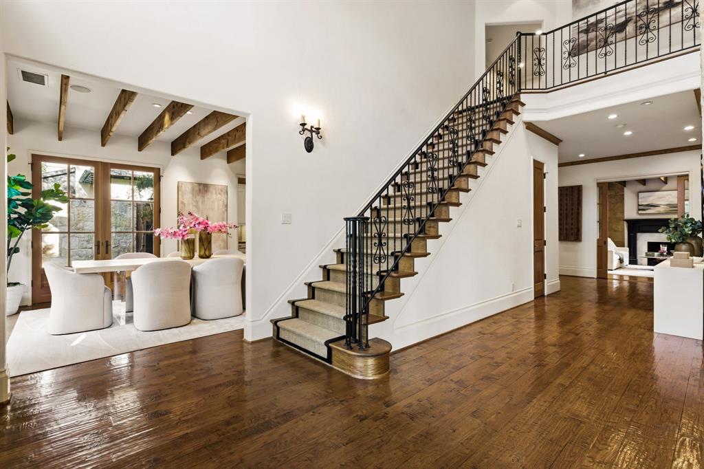 Royal Crest - Residential