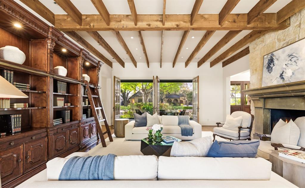 Royal Crest - Residential