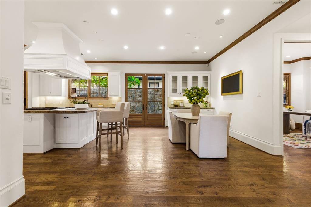 Royal Crest - Residential