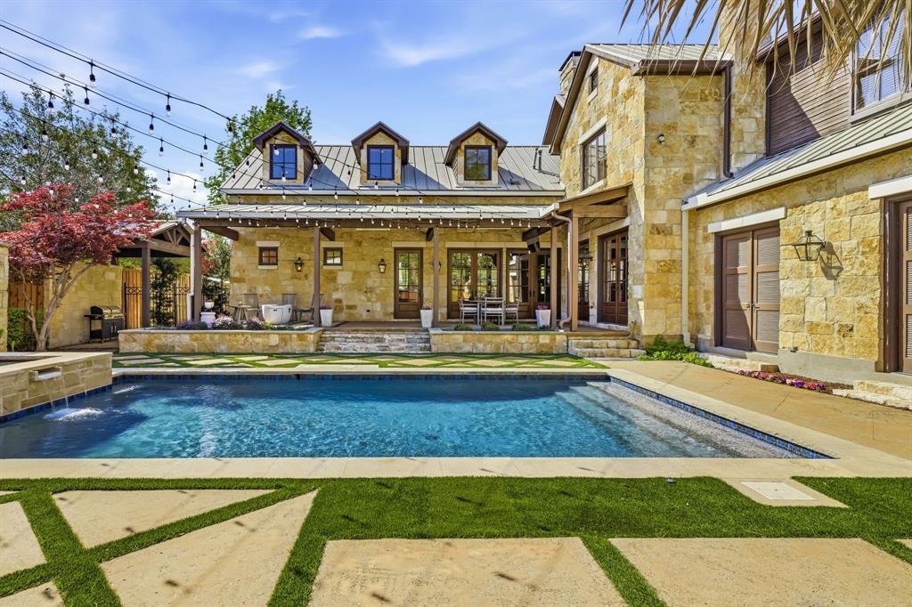 Royal Crest - Residential