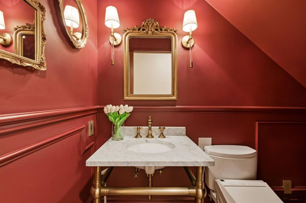 Royal Crest - Residential