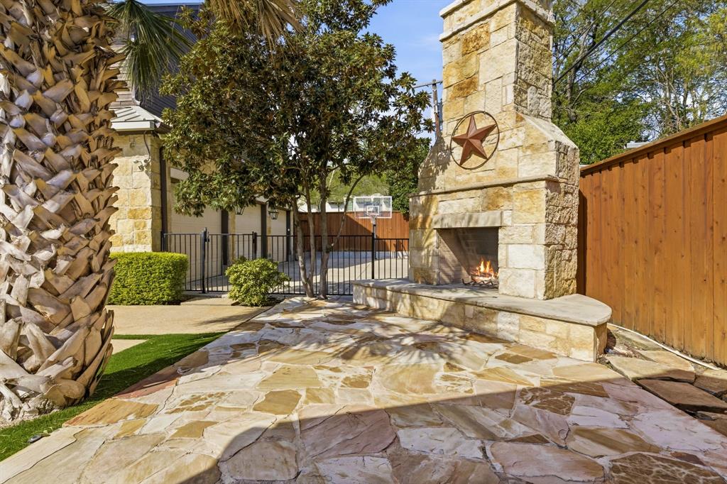 Royal Crest - Residential