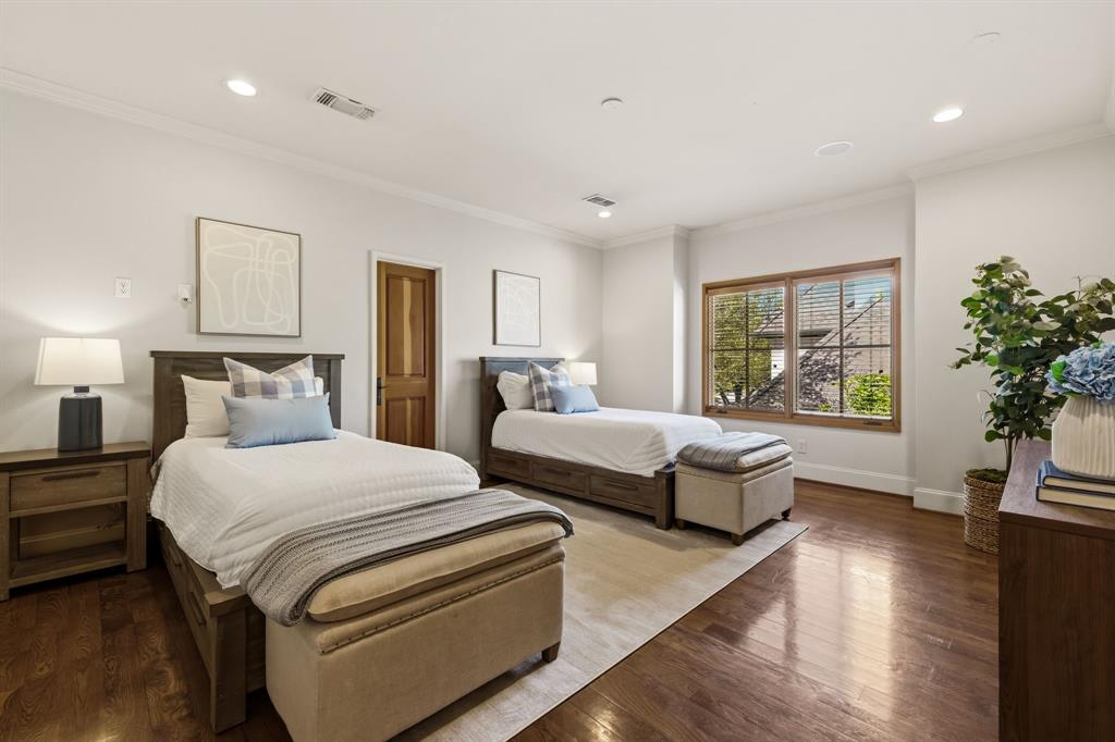 Royal Crest - Residential