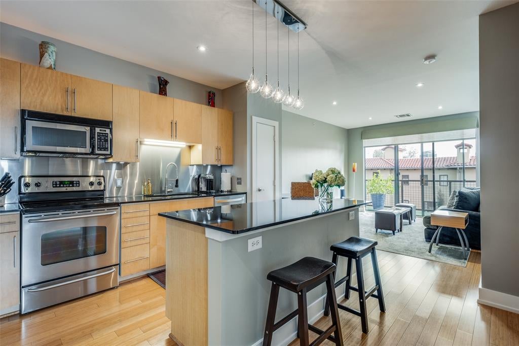 4333 Gilbert Avenue 321