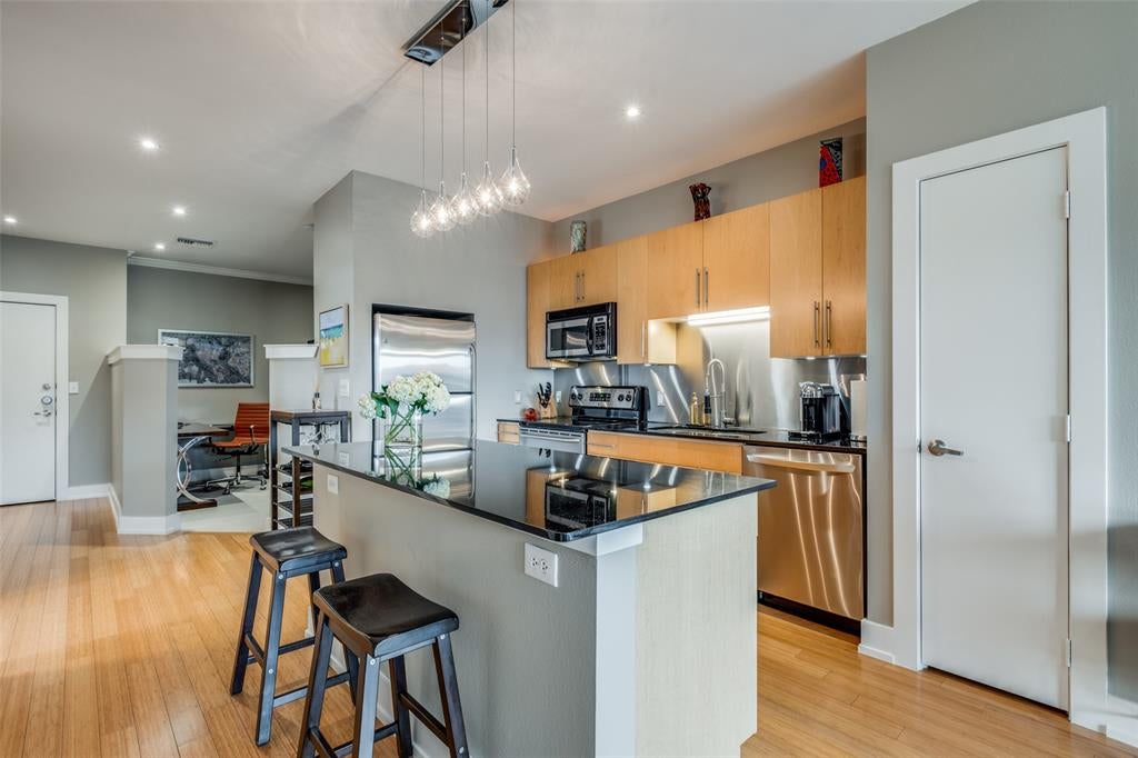 4333 Gilbert Avenue 321