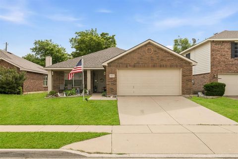 Photo of 8612 Boswell Meadows Drive, Fort Worth, TX 76179 (MLS # 21244285)