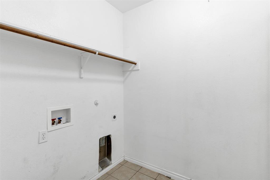 Fort Worth, Texas 76244, United States, 4 Bedrooms Bedrooms, ,3 BathroomsBathrooms,Residential,Pending,120568