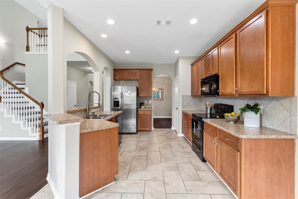 Fort Worth, Texas 76244, United States, 4 Bedrooms Bedrooms, ,3 BathroomsBathrooms,Residential,Pending,120568