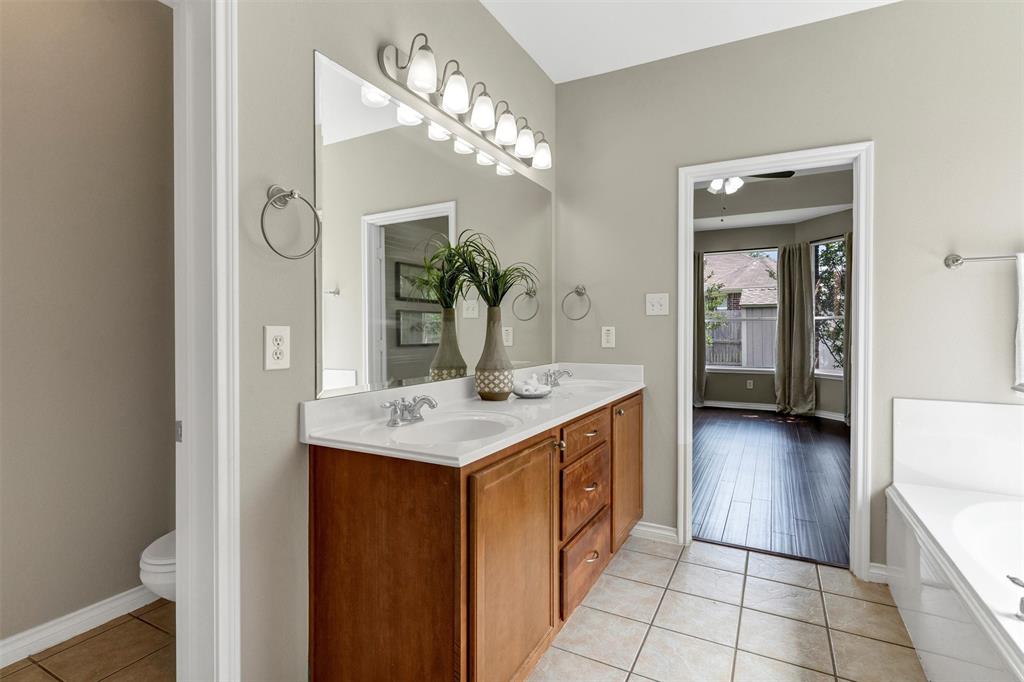 Fort Worth, Texas 76244, United States, 4 Bedrooms Bedrooms, ,3 BathroomsBathrooms,Residential,Pending,120568